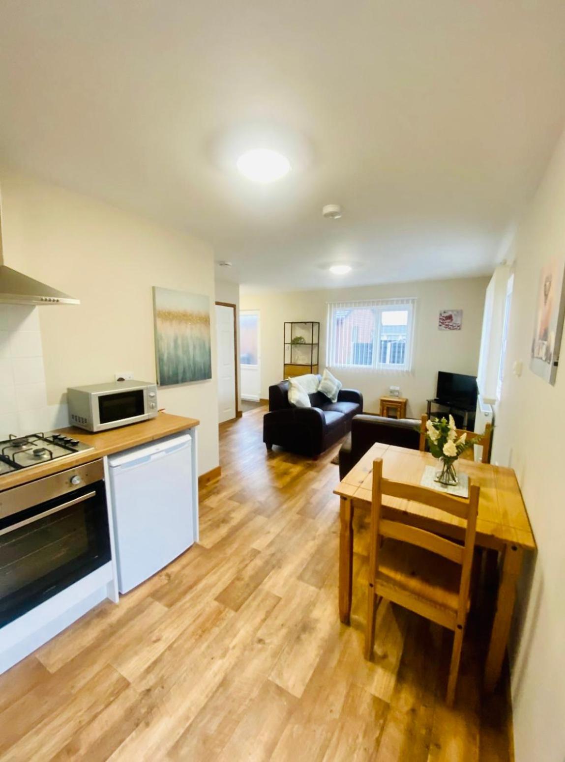 Elder Cabin With Hot Tub York Zewnętrze zdjęcie