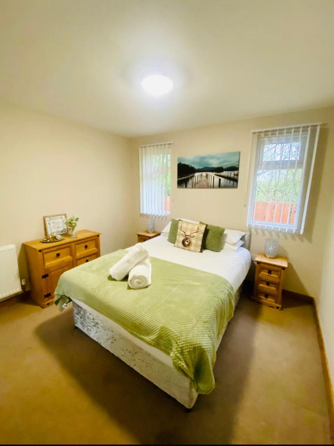 Elder Cabin With Hot Tub York Zewnętrze zdjęcie